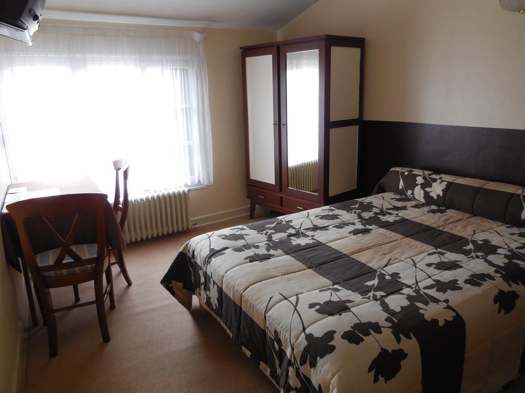 Hotel Le Lion D'Or Salbris Room photo